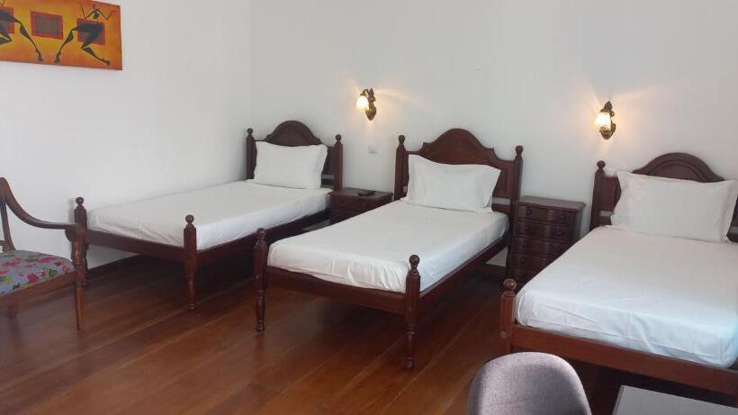 اتاق استاندارد سه نفره, Savana