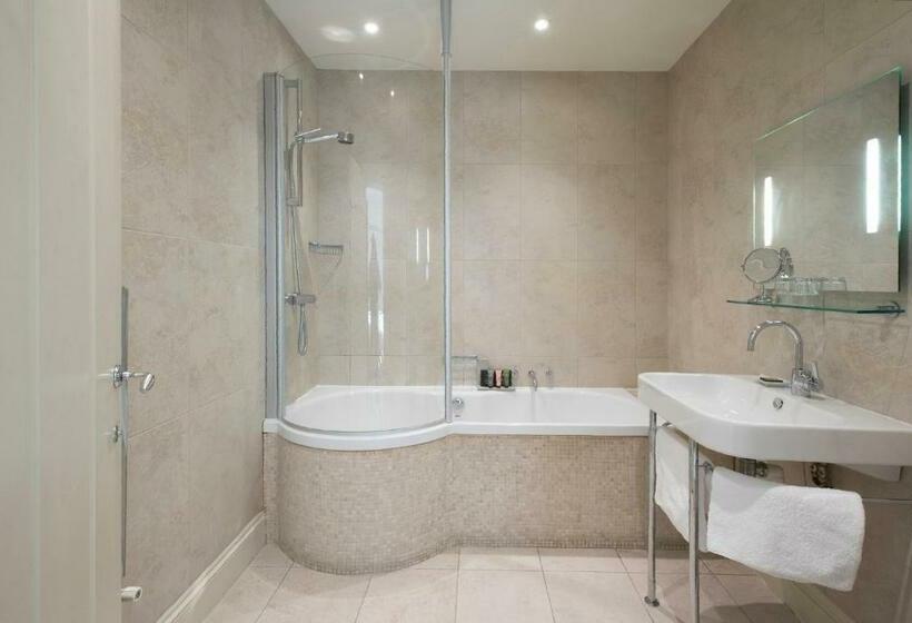 带大床的标准间, Russell S