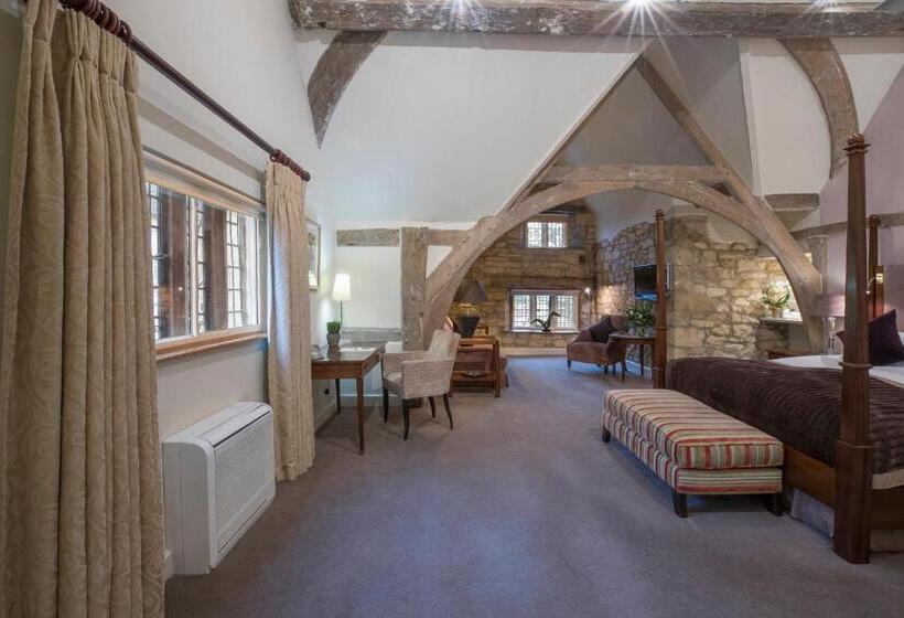 带按摩浴盆的套房, Russell S