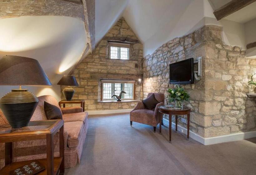 带按摩浴盆的套房, Russell S