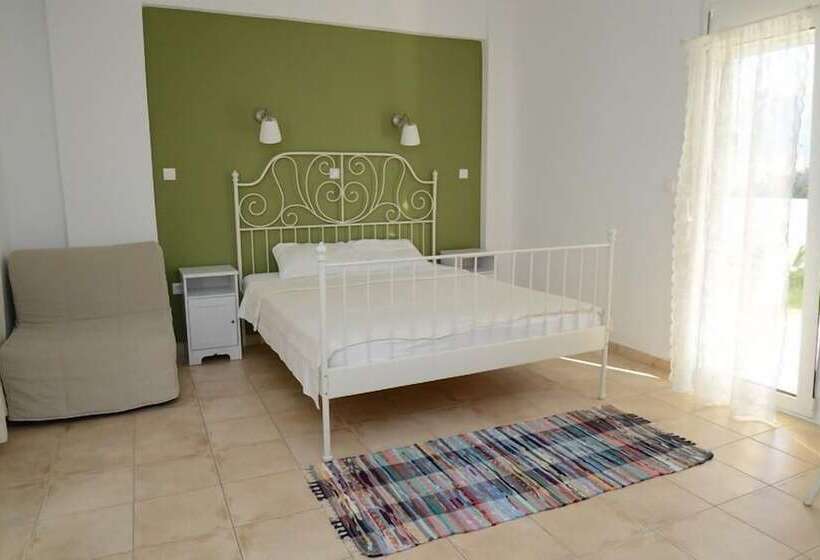 סטודיו סטנדרט עם נוף צדדי לים, Seapaint Studios