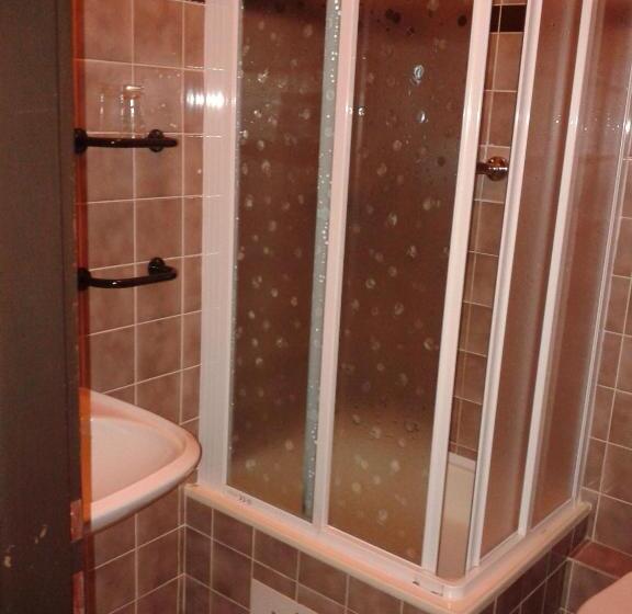 غرفة قياسية فردية, Rozvoj