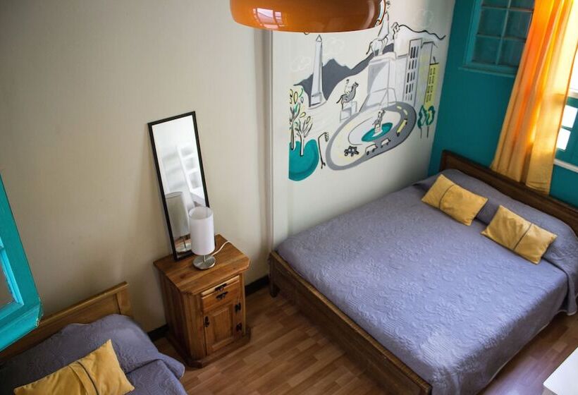 标准三人间共用浴室, Hostal Forestal