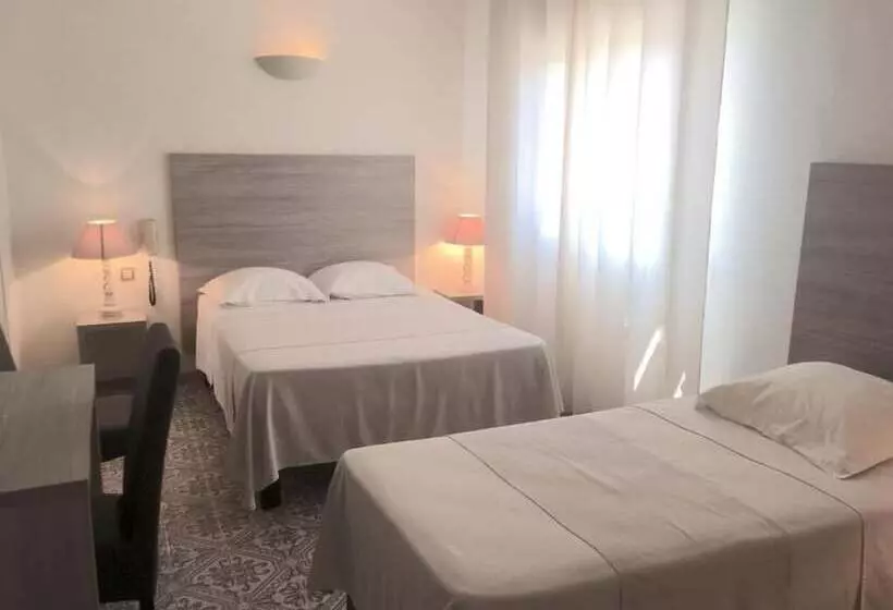اتاق استاندارد چهار تخته, L'isula Rossa