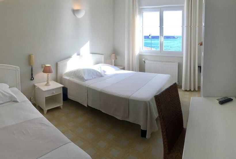 Triple Room Sea View, L'isula Rossa