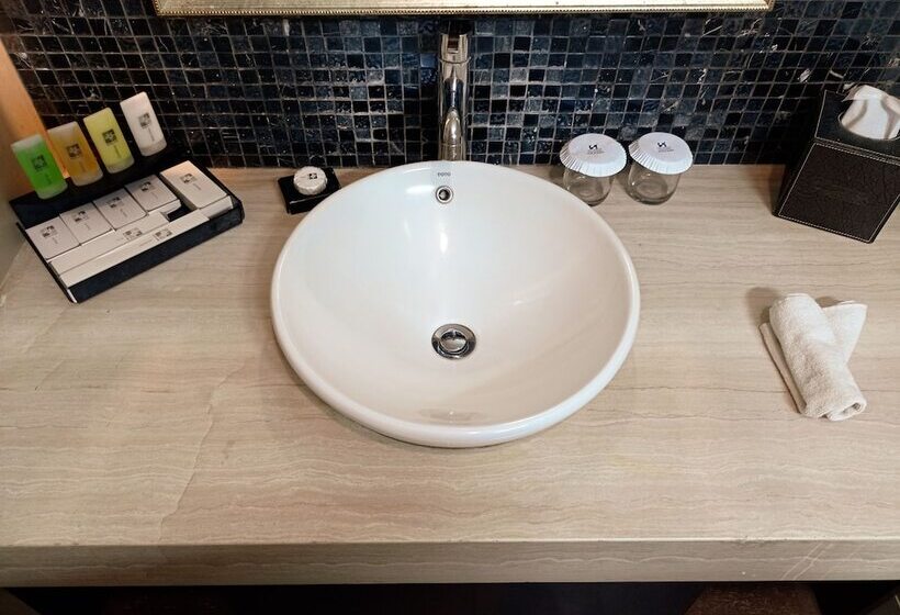 جناح جونيور, Swiss Belhotel Ambon