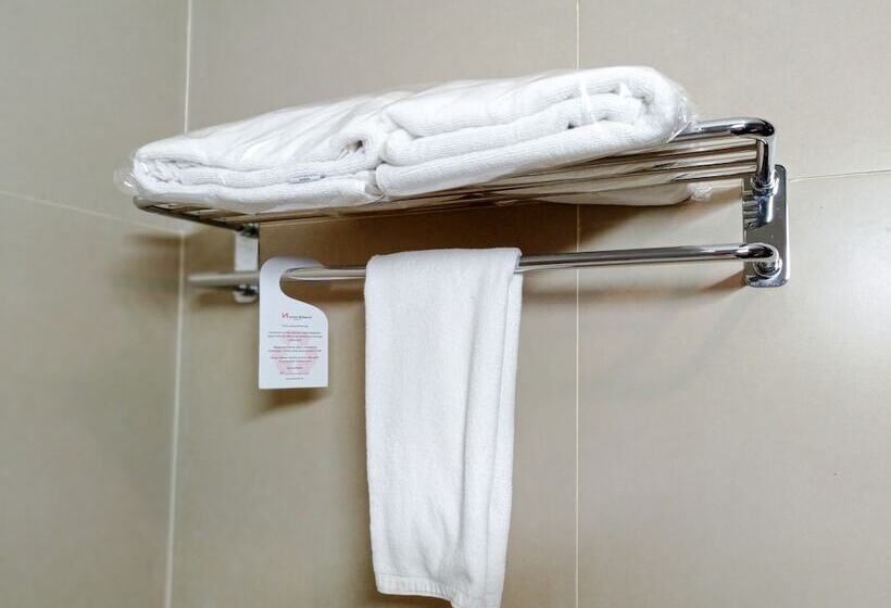 جناح جونيور, Swiss Belhotel Ambon