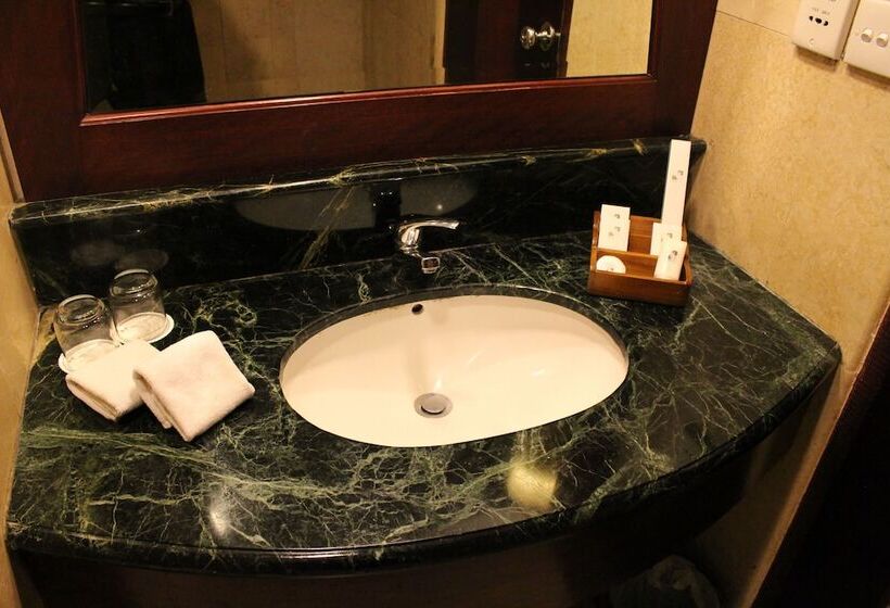 디럭스 룸, Swiss Belhotel Tarakan