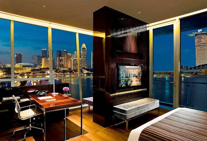 سوئیت تم دار, The Fullerton Bay Hotel Singapore