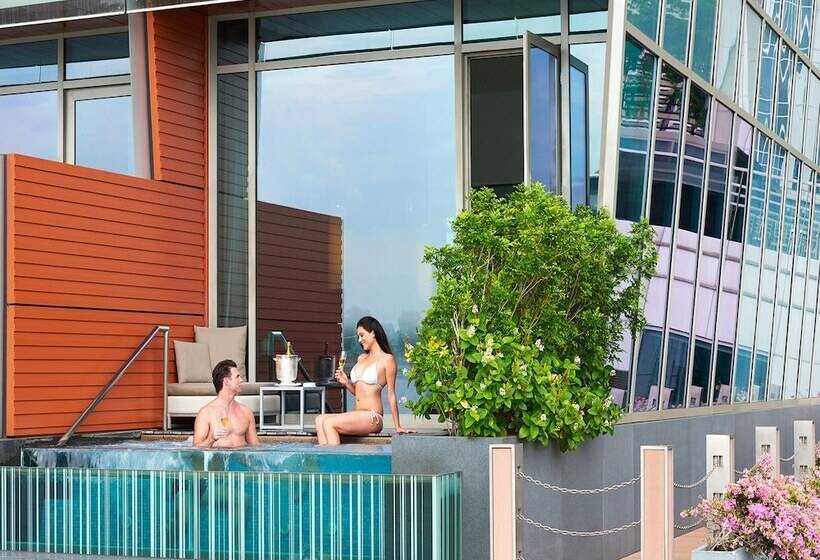 Premium room with view, The Fullerton Bay Hotel Singapore