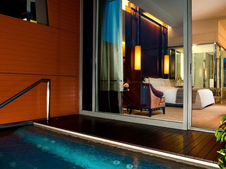 Premium room with view, The Fullerton Bay Hotel Singapore