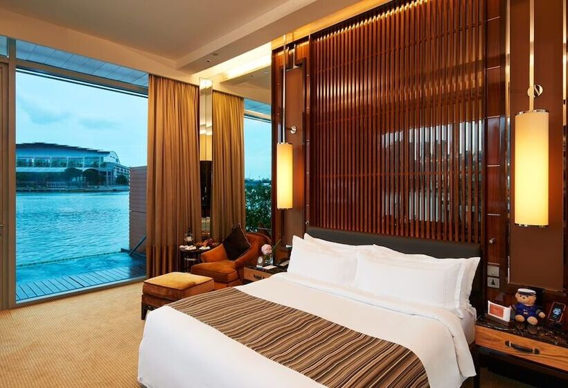 Premium room with view, The Fullerton Bay Hotel Singapore