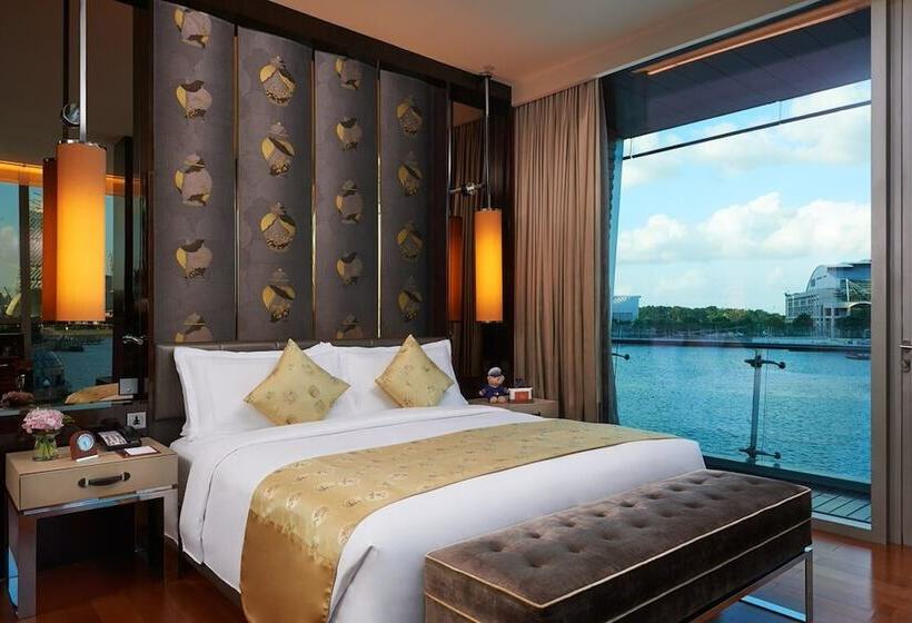 سوئیت تم دار, The Fullerton Bay Hotel Singapore