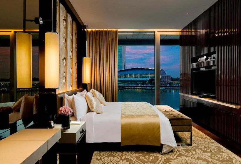 سوئیت تم دار, The Fullerton Bay Hotel Singapore