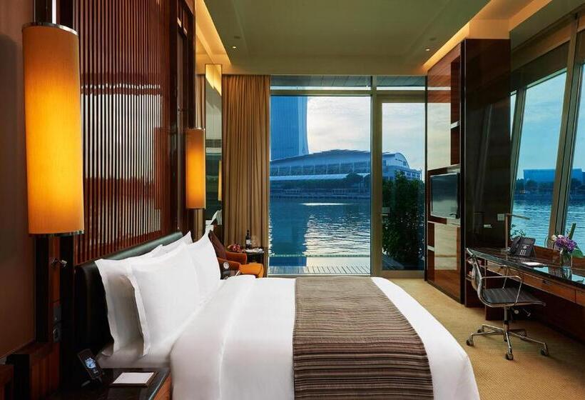 Premium room with view, The Fullerton Bay Hotel Singapore