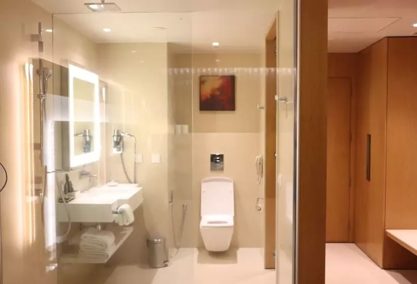 オーシャンビューのプレミアムルーム。, Novotel Visakhapatnam Varun Beach