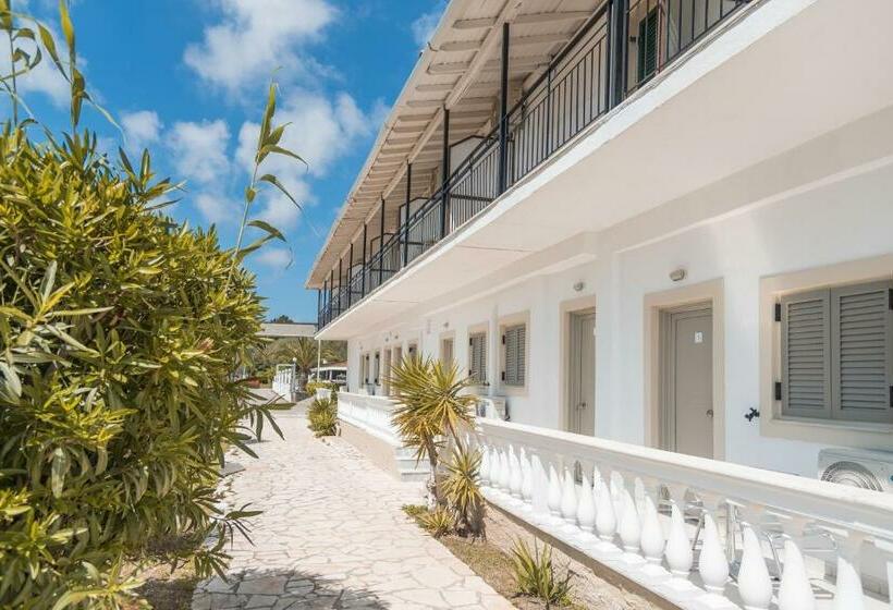 חדר סטנדרט לשלושה, Seaside Resorts