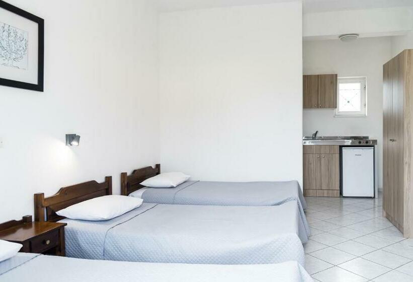 חדר סטנדרט לשלושה, Seaside Resorts