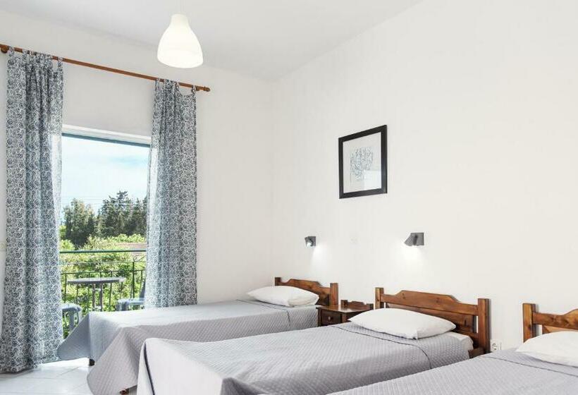 חדר סטנדרט לשלושה, Seaside Resorts