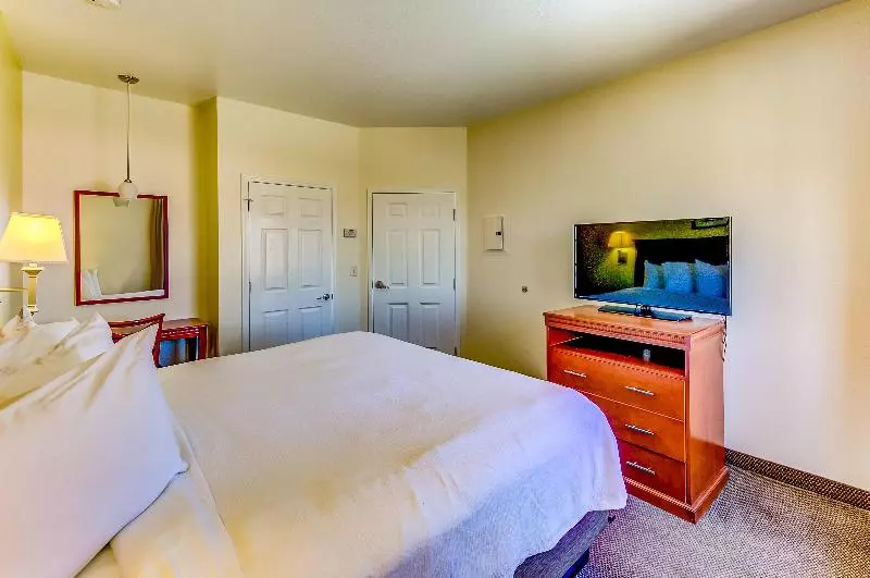 キングサイズベッドのスイートルーム, Candlewood Suites Vicksburg, An Ihg