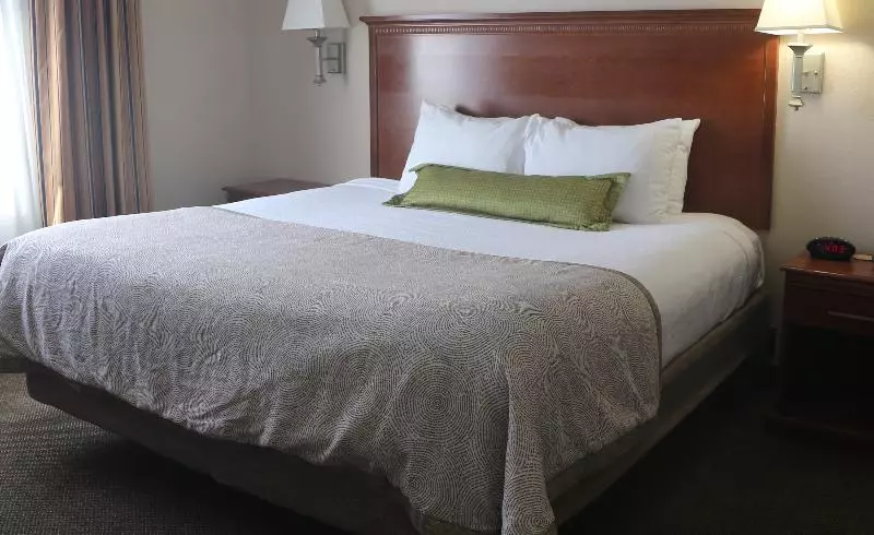 キングサイズベッドのスイートルーム, Candlewood Suites Fredericksburg, An Ihg