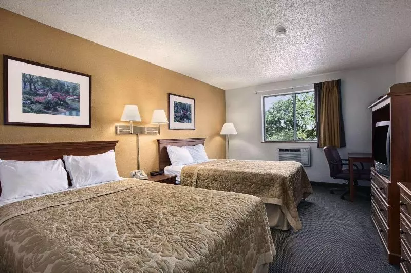 キングサイズベッドのスイートルーム, Candlewood Suites Fredericksburg, An Ihg