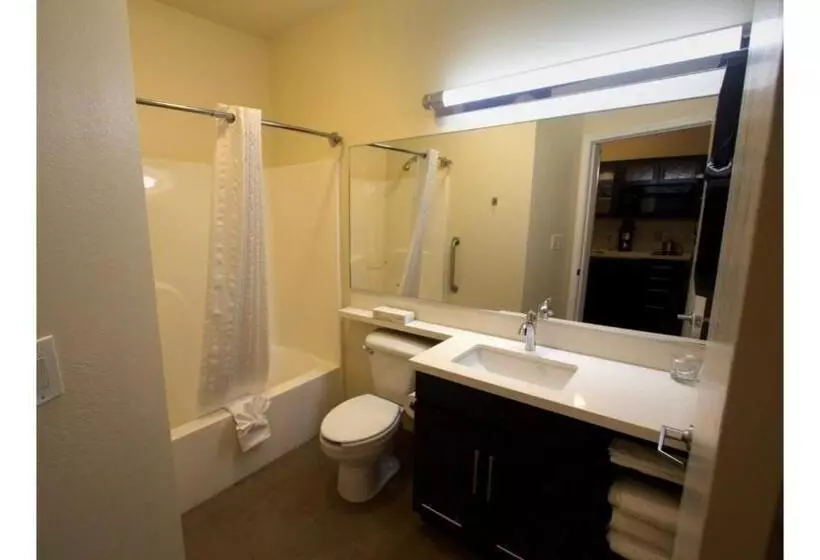 キングサイドベッドのスタンダードワンルーム, Candlewood Suites West Little Rock, An Ihg