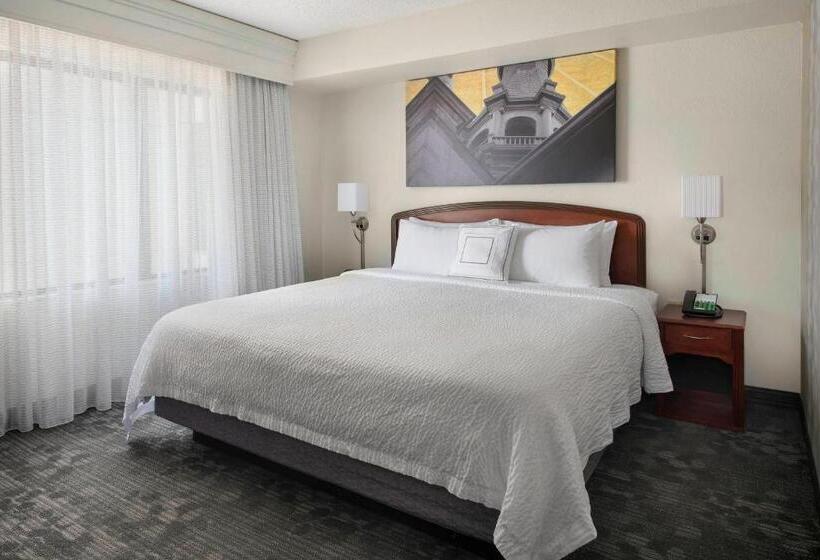 מיטת קינג בסוויטה, Courtyard By Marriott Princeton