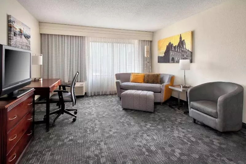 キングサイズベッドのスイートルーム, Courtyard By Marriott Princeton