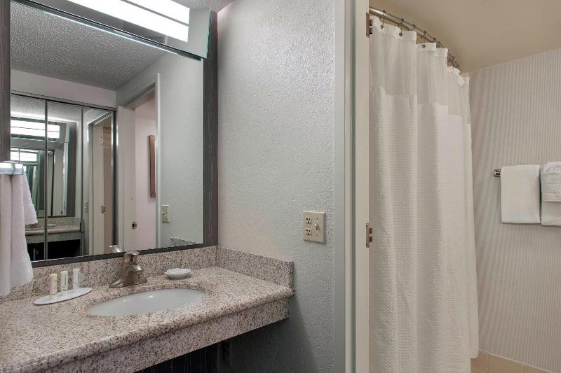 מיטת קינג בסוויטה, Courtyard By Marriott Princeton