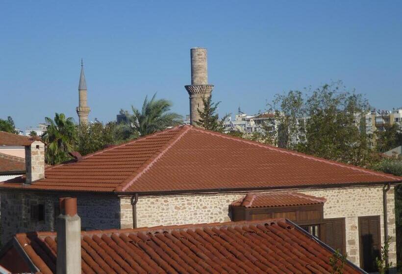 اتاق استاندارد سه نفره, Frankfurt