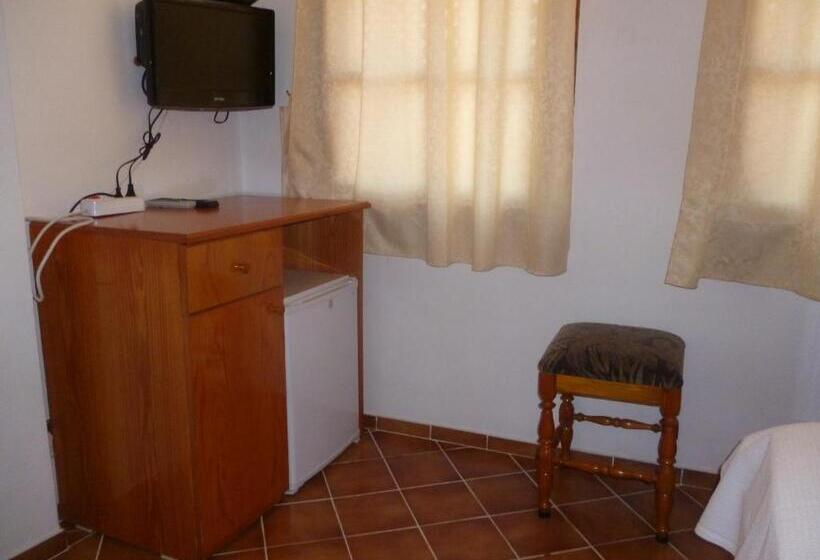 اتاق استاندارد سه نفره, Frankfurt