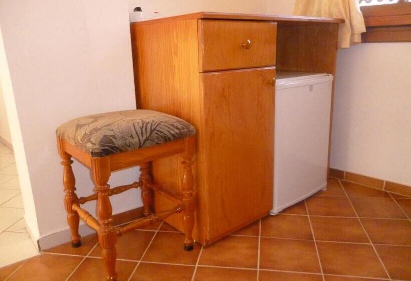 اتاق استاندارد سه نفره, Frankfurt