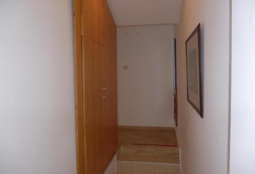 اتاق استاندارد سه نفره, Frankfurt