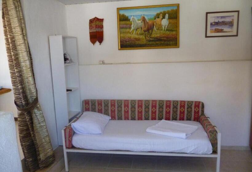 Standard Triple Room with Terrace, Frankfurt
