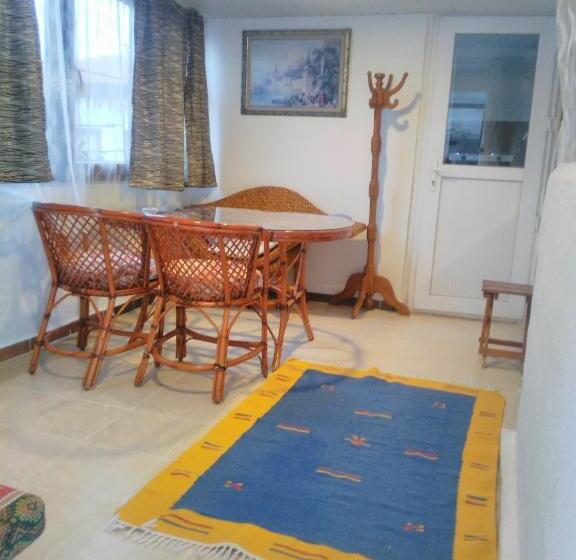 Standard Triple Room with Terrace, Frankfurt