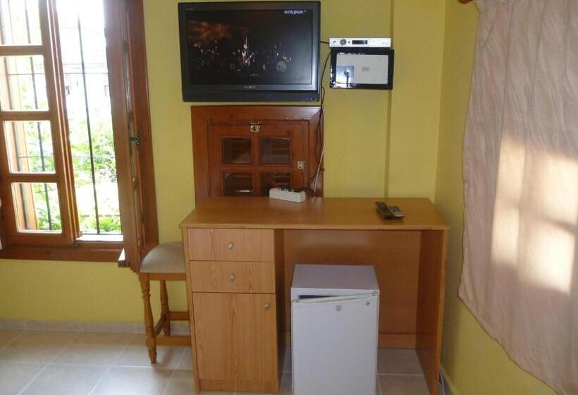 اتاق استاندارد سه نفره, Frankfurt