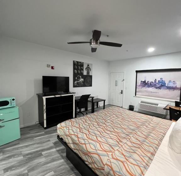 اتاق استاندارد با تخت بزرگ برای معلولان, Grand Villa Inn Galleria