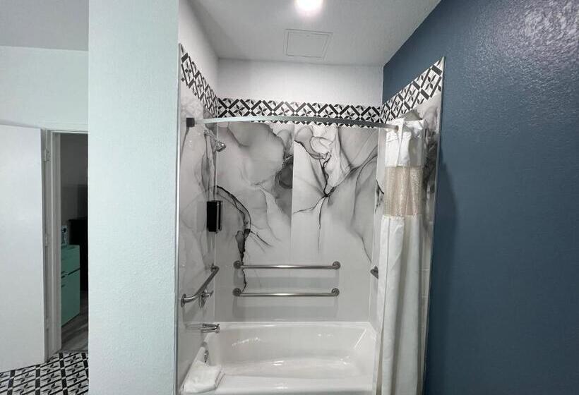 اتاق استاندارد با تخت بزرگ برای معلولان, Grand Villa Inn Galleria