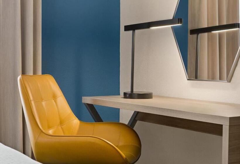 Номер Стандарт, Holiday Inn Express & Suites Greenville Downtown, An Ihg