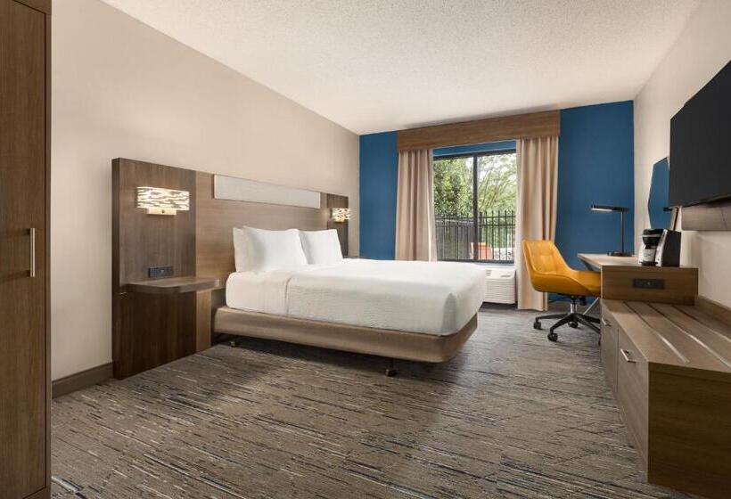 장애인을 위한 스탠다드 룸, Holiday Inn Express & Suites Greenville Downtown, An Ihg