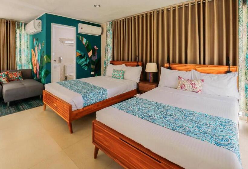 חדר משפחתי, Kimberly Tagaytay