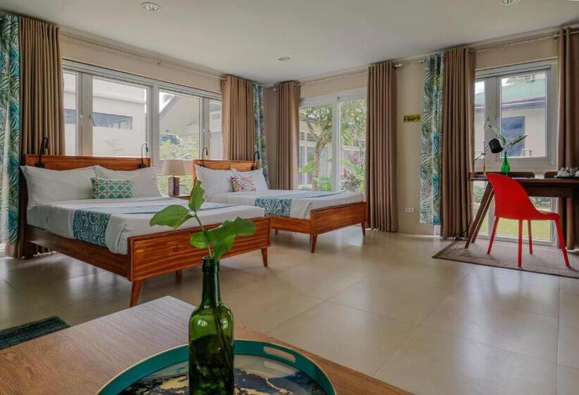 חדר משפחתי, Kimberly Tagaytay