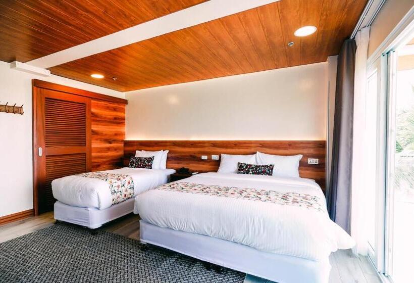 חדר משפחתי, Kimberly Tagaytay