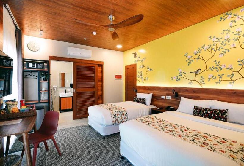 חדר משפחתי, Kimberly Tagaytay