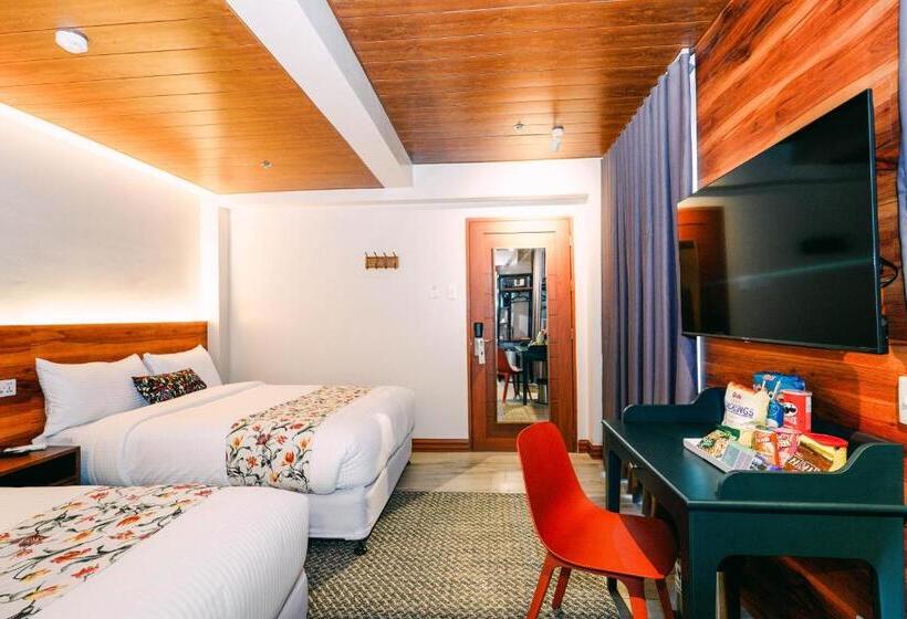 חדר משפחתי, Kimberly Tagaytay