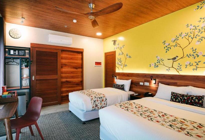 חדר משפחתי, Kimberly Tagaytay