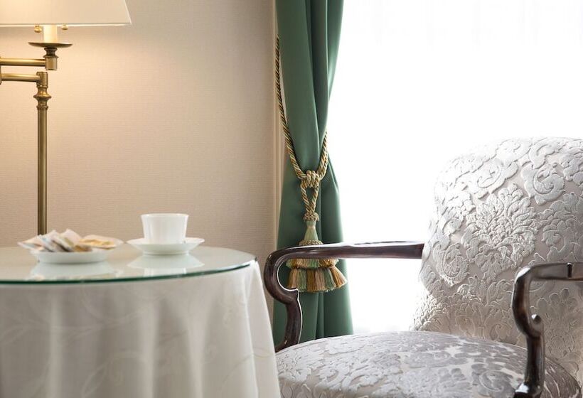 חדר דלוקס, Kobe Kitano