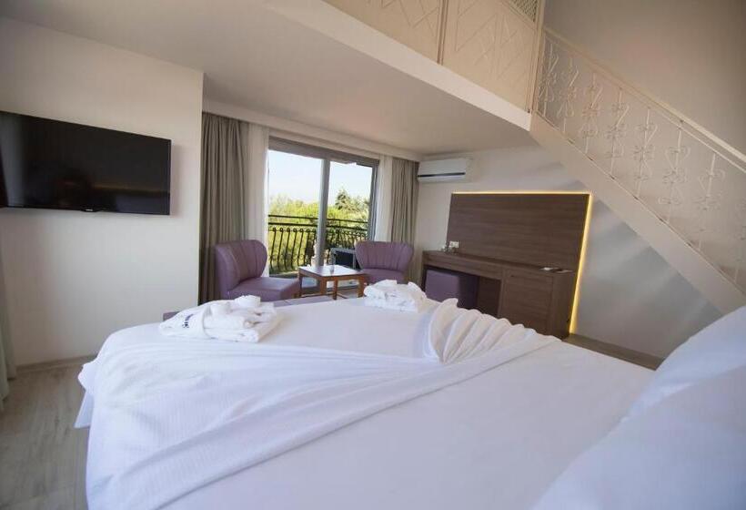 패밀리 룸, Neopol Hotel Deluxe