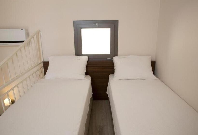 家庭间, Neopol Hotel Deluxe